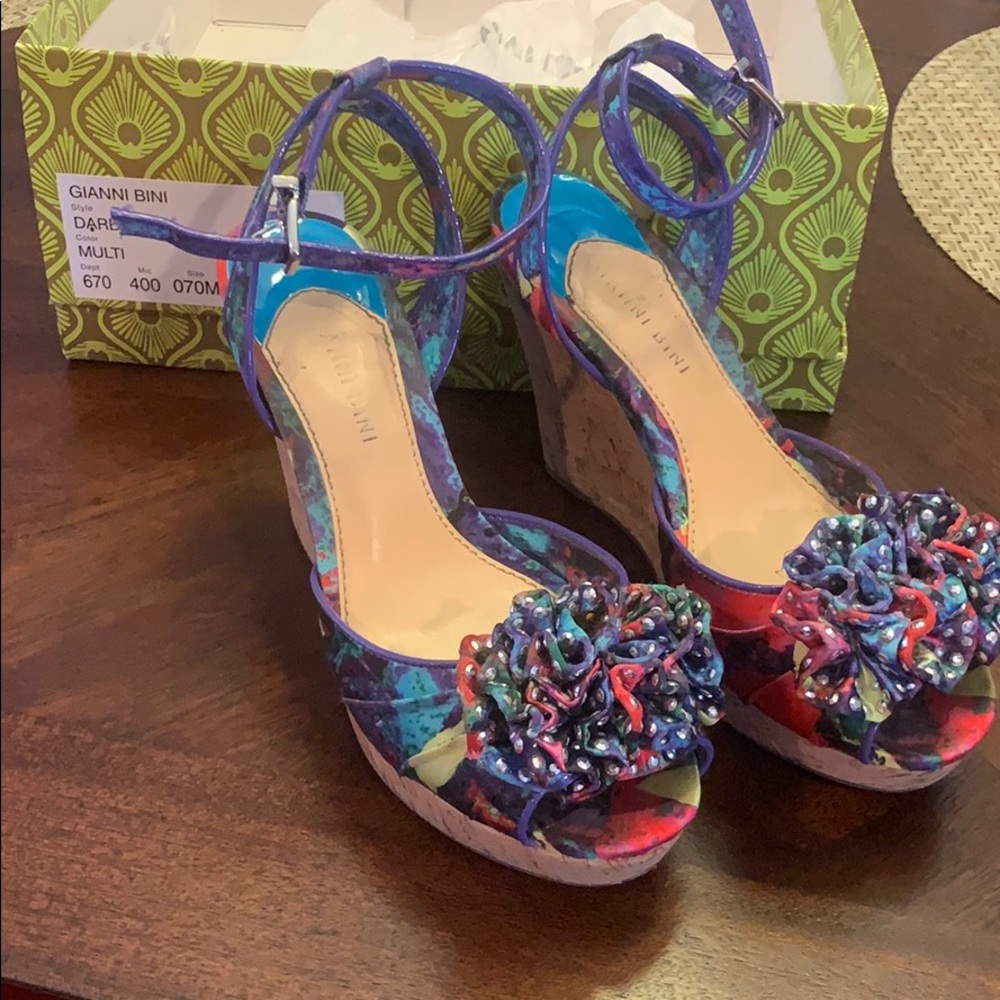 Gianni Bini Darbie Style Multi Color Wedges